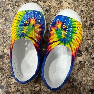 Native Shoes Kids Tie-Dye Slip-On Water Shoes - Blue, Yellow, Green, Red - c7